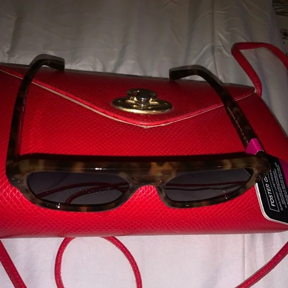 NWT Foster Grant Tortoiseshell Sunglasses with Dark Lenses 100% UVA protection - Picture 4 of 8
